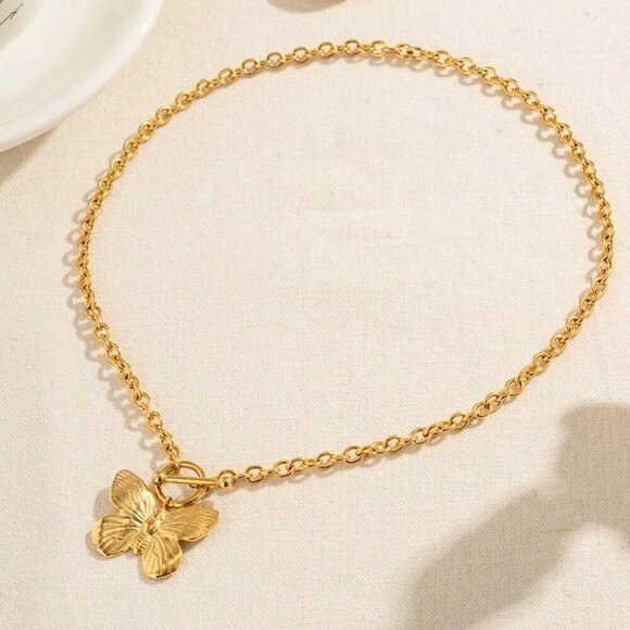 NWT Statement Butterfly Pendant Necklace 18K Gold Plated Chunky Toggle Clasp - Picture 6 of 12